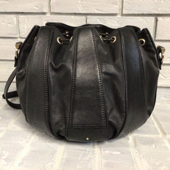BLACK CROSSBODY LEATHER BUCKET BAG WITH FRINGES - Picture 2 of 15